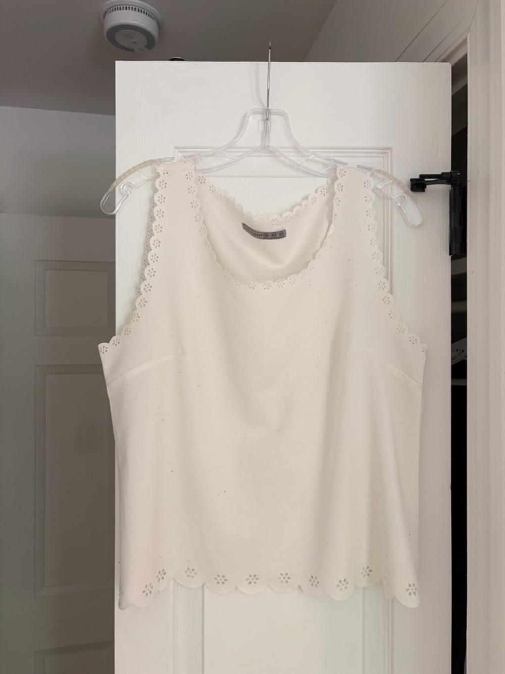 Atmosphere Cream Eyelet-Trim Tank